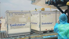 Hơn 117.000 liều vaccine phòng COVID-19 đầu tiên về Việt Nam ngày 24/2.