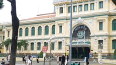 Bước sang giai đoạn “bình thường mới”, đường phố ở TP.HCM bắt đầu trở nên nhộn nhịp hơn. (Ảnh minh hoạ) 