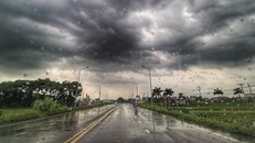 Ngày 31/10: Mưa dông ở nhiều tỉnh thành, đề phòng lũ quét sạt lở đất