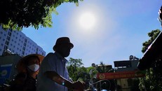 Các thành phố phía Nam đề phòng tác hại của tia cực tím