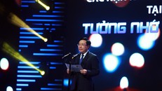 Thay mặt Chính phủ và Thủ tướng Chính phủ, Phó Thủ tướng Thường trực gửi lời thăm hỏi và chia buồn sâu sắc nhất đến tất cả các gia đình có thân nhân không may qua đời do tai nạn giao thông tại Việt Nam. 