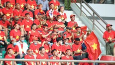 Rợp sắc cờ đỏ tại ngày khai mạc môn Futsal nam SEA Games 31 ở Hà Nam