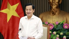 Phó Thủ tướng Lê Minh Khái phát biểu tại cuộc họp.