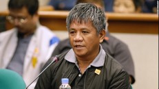 Cựu sát thủ Edgar Matobato điều trần trước Thượng viện Philippines. Ảnh: CNN