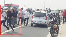 Cảnh lộn xộn trên cầu Nhật Tân sáng 23/9