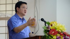 Bí thư Thành ủy TP.HCM Đinh La Thăng trả lời những kiến nghị của cử tri xã Phước Hiệp, huyện Củ Chi sáng 5-10 - Ảnh: THUẬN THẮNG