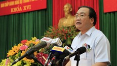 Bí thư Thành ủy Hà Nội Hoàng Trung Hải cho hay các cơ quan chức năng đang khẩn trương tìm nguyên nhân cá chết ở hồ Tây. Ảnh: Võ Hải.