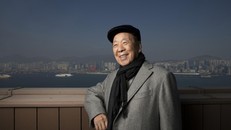 Lui Che Woo và phong cách đội mũ đặc trưng. Ảnh: SCMP