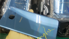 Vỏ màu xanh san hô của S7 edge xuất hiện tại Việt Nam. Ảnh: Samsungvn.