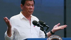 Tổng thống Philippines Duterte sẽ không nêu "đến cùng" phán quyết của Toà trọng tài quốc tế khi đến thăm Trung Quốc vào hôm nay, các nhà phân tích dự đoán