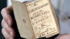 Cuốn sổ tay có giá trị lên tới 1,25 triệu đô của Charlotte Brontë. Ảnh: The Times.