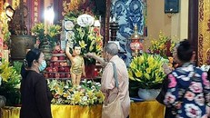 Lễ cầu nguyện quốc thái dân an được các chùa tổ chức vào Lễ Phật đản 2022