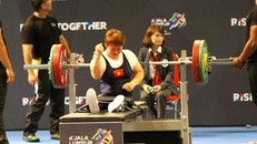 Châu Hoàng Tuyết Loan đạt mục tiêu trong phần thi của mình. Ảnh: webthethao