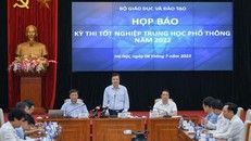 Thứ trưởng Nguyễn Hữu Độ, Trưởng Ban chỉ đạo cấp quốc gia Kỳ thi tốt nghiệp THPT năm 2022, chủ trì họp báo.