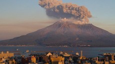 Núi lửa Sakurajima, Nhật Bản. 