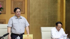 Thủ tướng Phạm Minh Chính chủ trì họp ứng phó cơn bão số 4. Ảnh: TTXVN