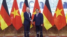 Thủ tướng Phạm Minh Chính và Thủ tướng CHLB Đức Olaf Scholz trước khi bước vào hội đàm. Ảnh: TTXVN
