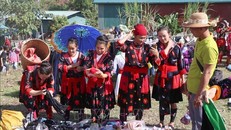 Độc đáo chợ phiên Phìn Hồ