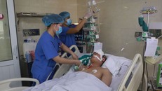 Nạn nhân vụ tai nạn điều trị tại Bệnh viện E. Ảnh: BV