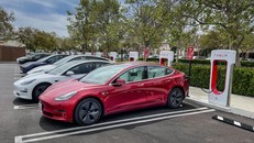 Tesla bị kiện vì xâm phạm quyền riêng tư của khách hàng