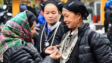 Ấn tượng nghề chạm bạc trên rẻo cao Hà Giang