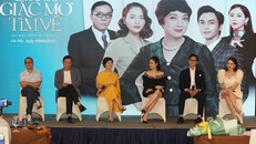 Đoàn làm phim chia sẻ về quá trình thực hiện "Nơi giấc mơ tìm về". Ảnh: hanoimoi.com.vn