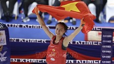 VĐV Tạ Thị Kim Yến ăn mừng chiến thắng sau khi giành HCV nội dung đối kháng hạng 48 kg. Ảnh: Minh Quyết