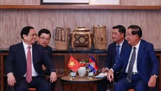 Thủ tướng Phạm Minh Chính gặp Thủ tướng Campuchia Hun Sen. Ảnh: Dương Giang