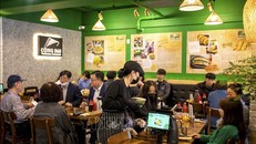 Cộng 365 là một trong những nhà hàng ẩm thực Việt Nam tại Hàn Quốc luôn đông kín khách. 