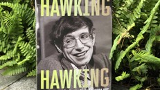 Giới thiệu sách 'Hawking Hawking: Câu chuyện về một huyền thoại khoa học'
