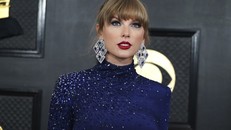 Ca sĩ Taylor Swift chính thức thành tỷ phú