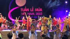 Vũ điệu cộng đồng "Tay trong tay" được các nghệ sỹ biểu diễn tại Lễ khai mạc. 