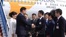 Lễ đón Tổng thống Mông Cổ Ukhnaagiin Khurelsukh và Phu nhân tại Sân bay Quốc tế Nội Bài. Ảnh: TTXVN 