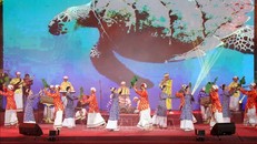 Đoàn nghệ thuật Việt Nam biểu diễn tại đêm Bế mạc Lễ hội Nghệ thuật biểu diễn quốc tế lần thứ nhất năm 2023. Ảnh: Nguyễn Thanh