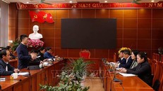 Ngày 17/12/2023, Sở Giáo dục và Đào tạo tỉnh Lào Cai thành lập đoàn kiểm tra, làm việc với huyện Bắc Hà để điều tra, xác minh thông tin liên quan đến phản ánh về bữa ăn cho học sinh tại trường không đảm bảo về định lượng theo định suất quy định, thực phẩm kém chất lượng tại trường PTDTBT Tiểu học Hoàng Thu Phố 1. Ảnh: Quốc Khánh