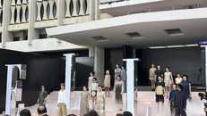 Độc đáo show thời trang kết hợp nghệ thuật, kiến trúc và công nghệ