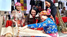 Lấy văn hóa là trọng tâm để phát triển du lịch, xóa đói giảm nghèo