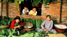 Tản mạn bên mâm cơm ngày Tết