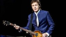 Cây guitar bass trứ danh của Paul McCartney trở về sau 51 năm lưu lạc