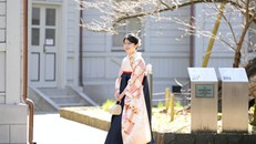 Công chúa Nhật Bản rạng rỡ trong ngày tốt nghiệp đại học