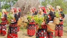 Lễ quét làng (còn được gọi Lễ quét ma làng) là nghi thức xua đuổi ma dữ gây nên ốm đau, xui xẻo, đón điều tốt lành trong năm mới. Ảnh: baolaocai.vn