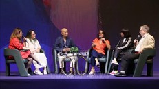 Các đại biểu chia sẻ ý kiến trong phiên thảo luận "Xây dựng hệ sinh thái phim bền vững ở Đông Nam Á".