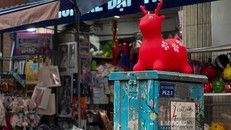 Công an quận Hoàn Kiếm xử lý nhiều trường hợp lấn chiếm kinh doanh cạnh bốt điện