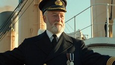 "Thuyền trưởng Titanic" Bernard Hill qua đời