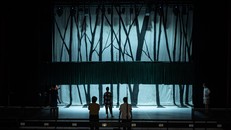 Êkip đã có mặt từ rất sớm để chuẩn bị cho vở diễn. 