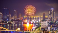 Đà Nẵng vẫn bắn pháo hoa hàng đêm đến hết mùa hè với show diễn này