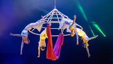 Tiết mục “Đu nón 4 nữ” của Liên đoàn Xiếc Việt Nam. Ảnh: Liên đoàn Xiếc Việt Nam cung cấp