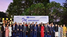 Các đại biểu tham dự buổi lễ kỷ niệm. Ảnh: Nguyễn Hồng 