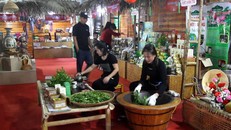 Nhiều gian hàng thủ công truyền thống góp phần quảng bá du lịch nông nghiệp nông thôn Việt Nam