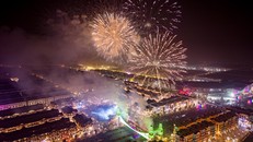 “Vũ trụ Vin” hóa “thánh địa countdown”, đón gần 1 triệu người trong đại tiệc chào năm mới 2025 